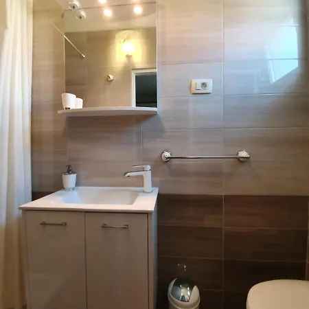 Capo Rab Guest house *
